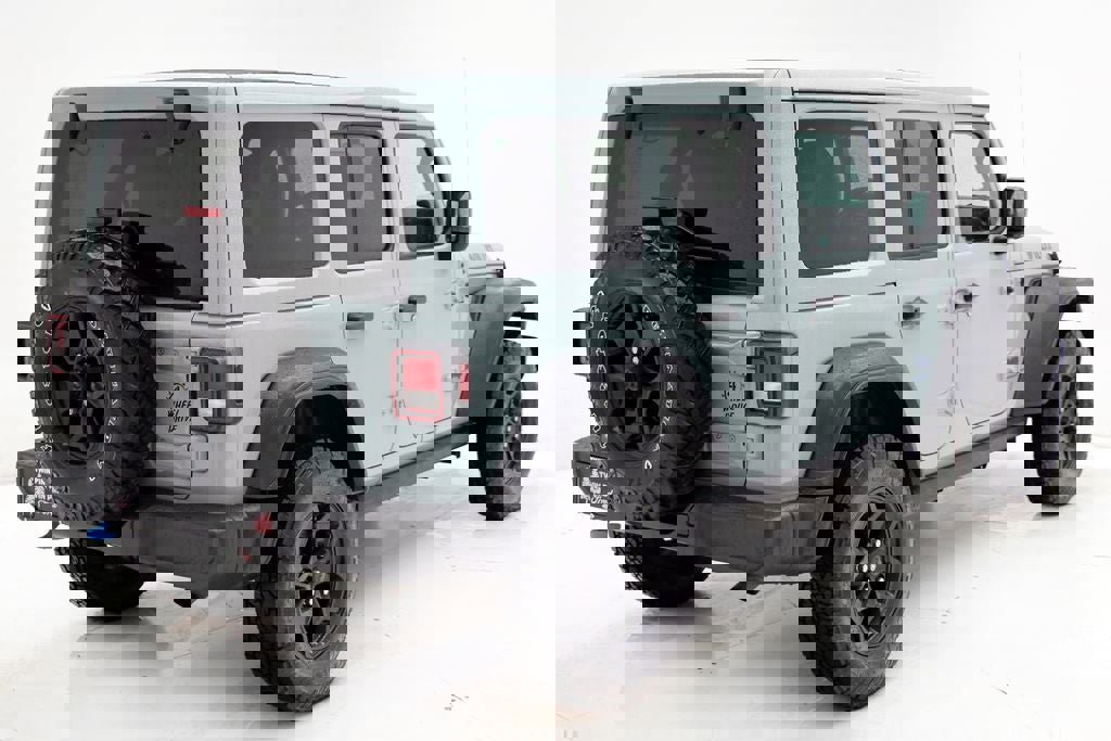 Used 2023 Jeep Wrangler Unlimited w/ Sun & Screen Package image 9