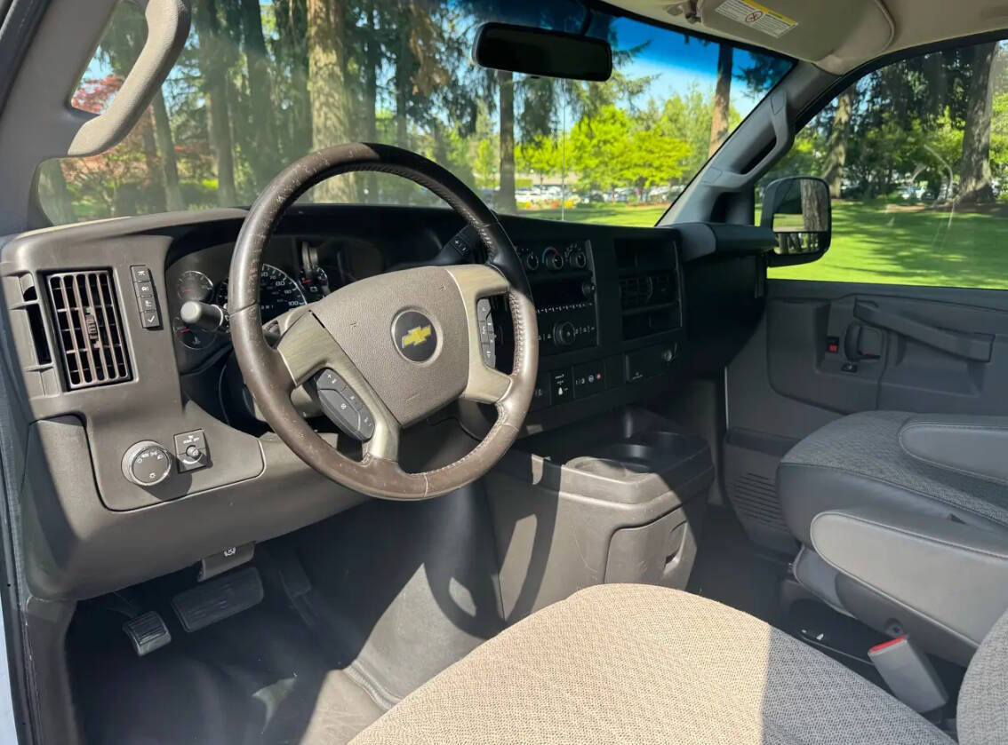 Used 2018 Chevrolet Express 2500 LS w/ Driver Convenience Package RWD image 11