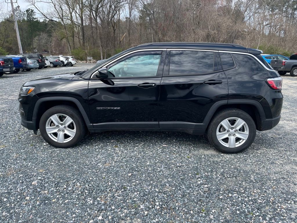 Used 2022 Jeep Compass Latitude image 2