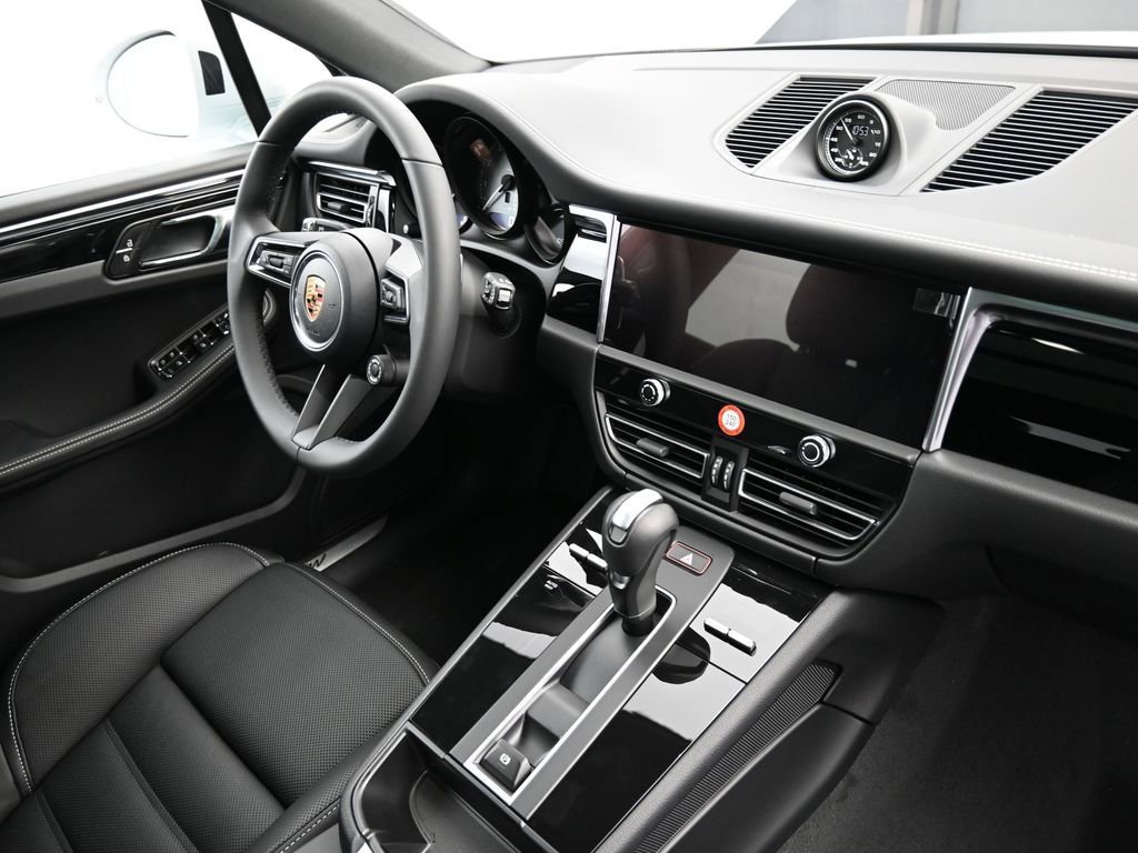 Certified 2026 Porsche Macan S image 33