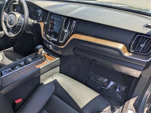 Used 2021 Volvo XC60 T5 Momentum w/ Protection Package Premier FWD image 20