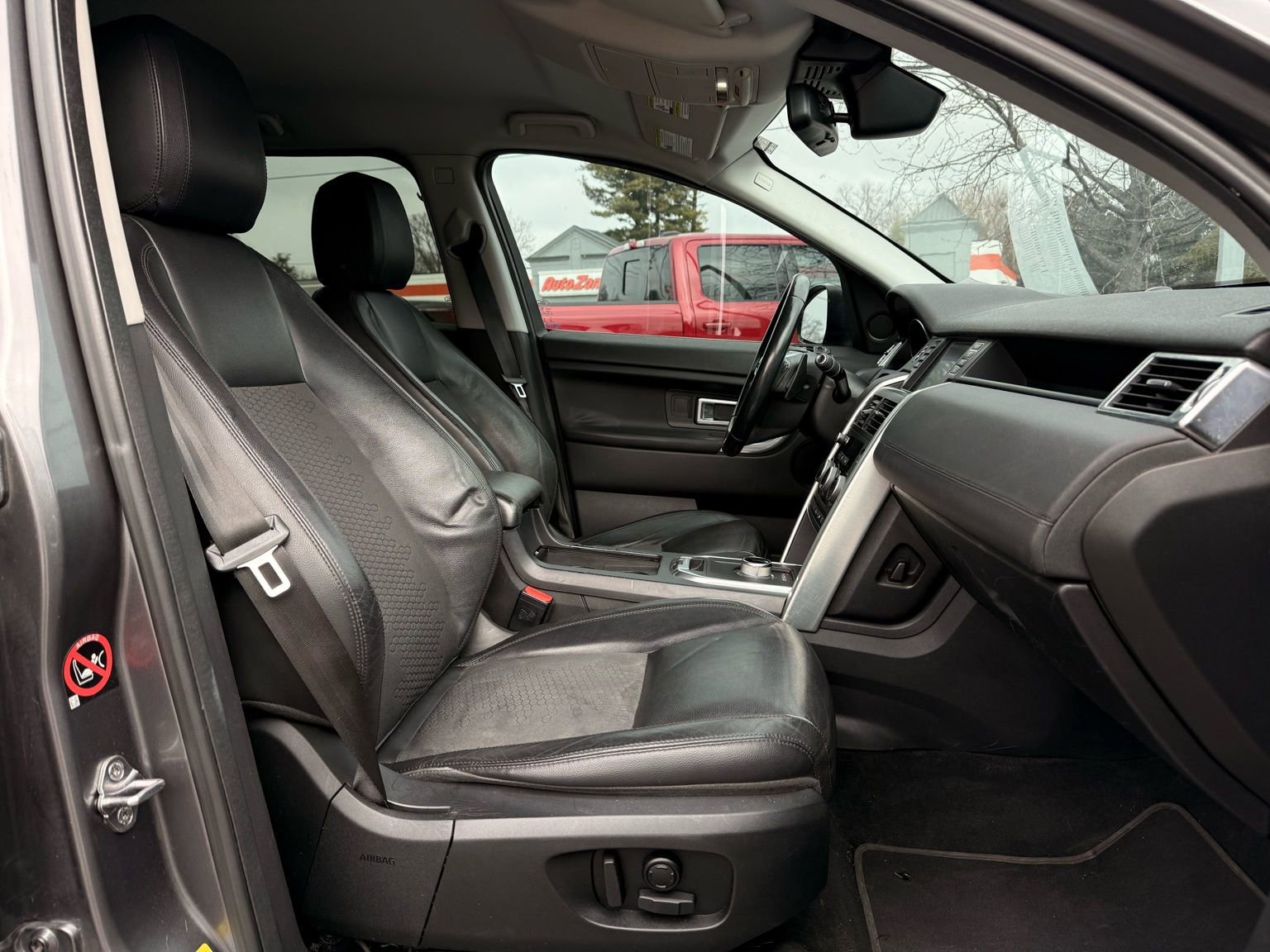 Used 2016 Land Rover Discovery Sport SE image 11