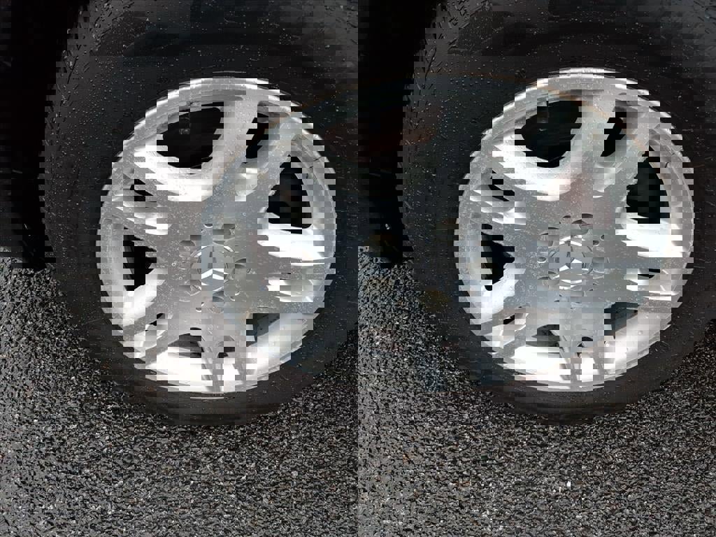 Used 2005 Mercedes-Benz E 320 4MATIC Sedan image 12