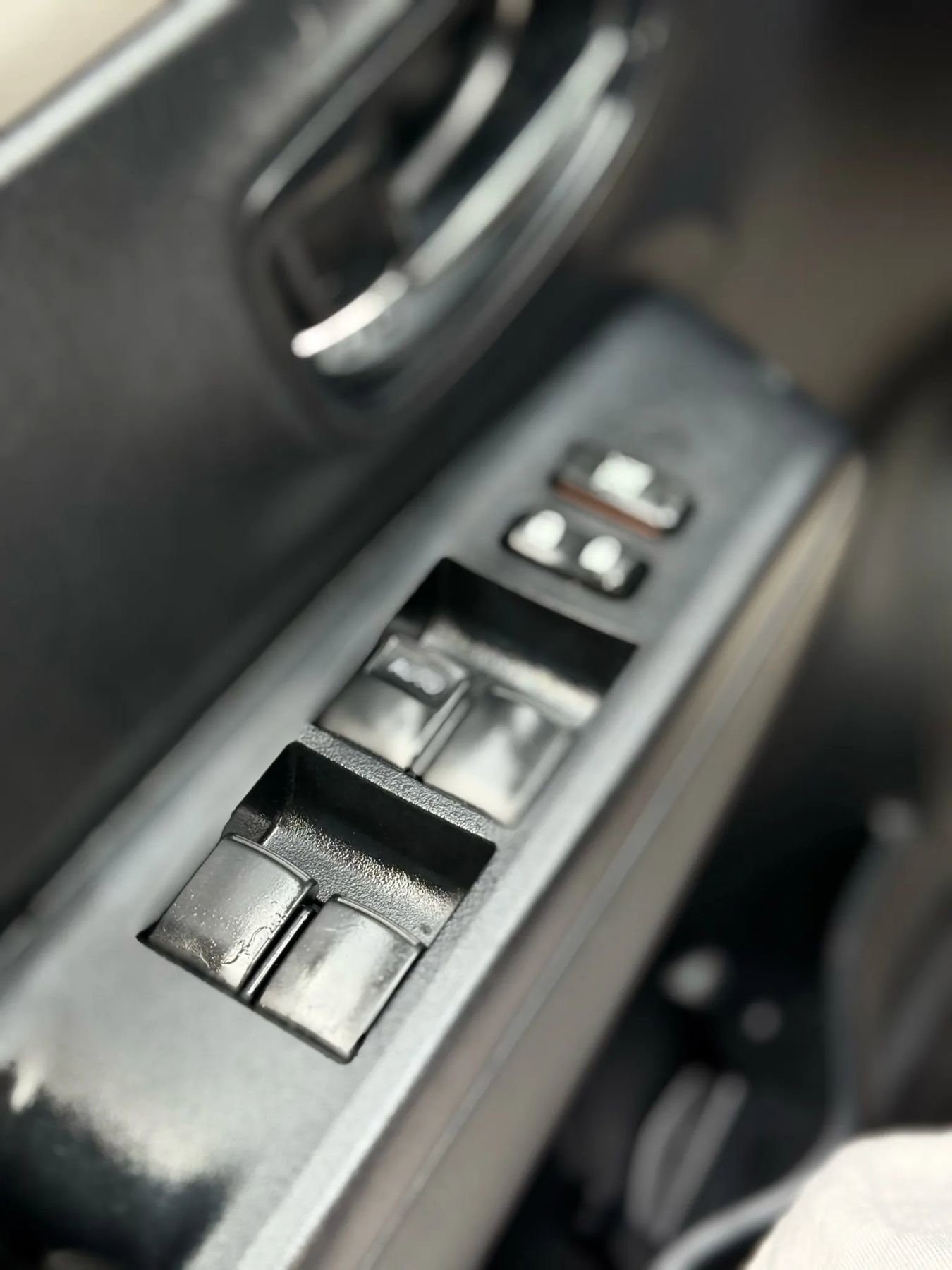 Used 2013 Toyota Yaris LE image 28