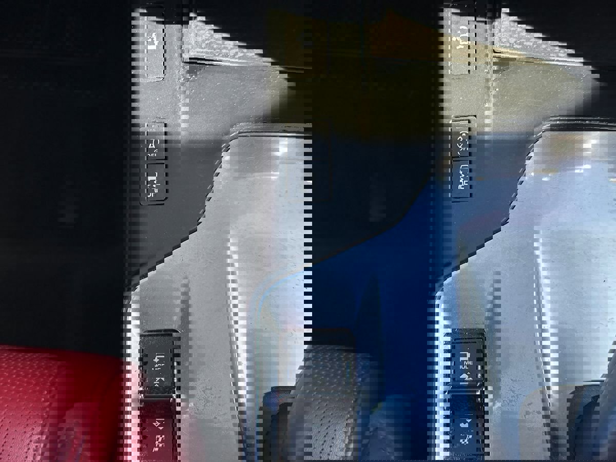 Used 2019 Jaguar E-PACE R-Dynamic SE image 23