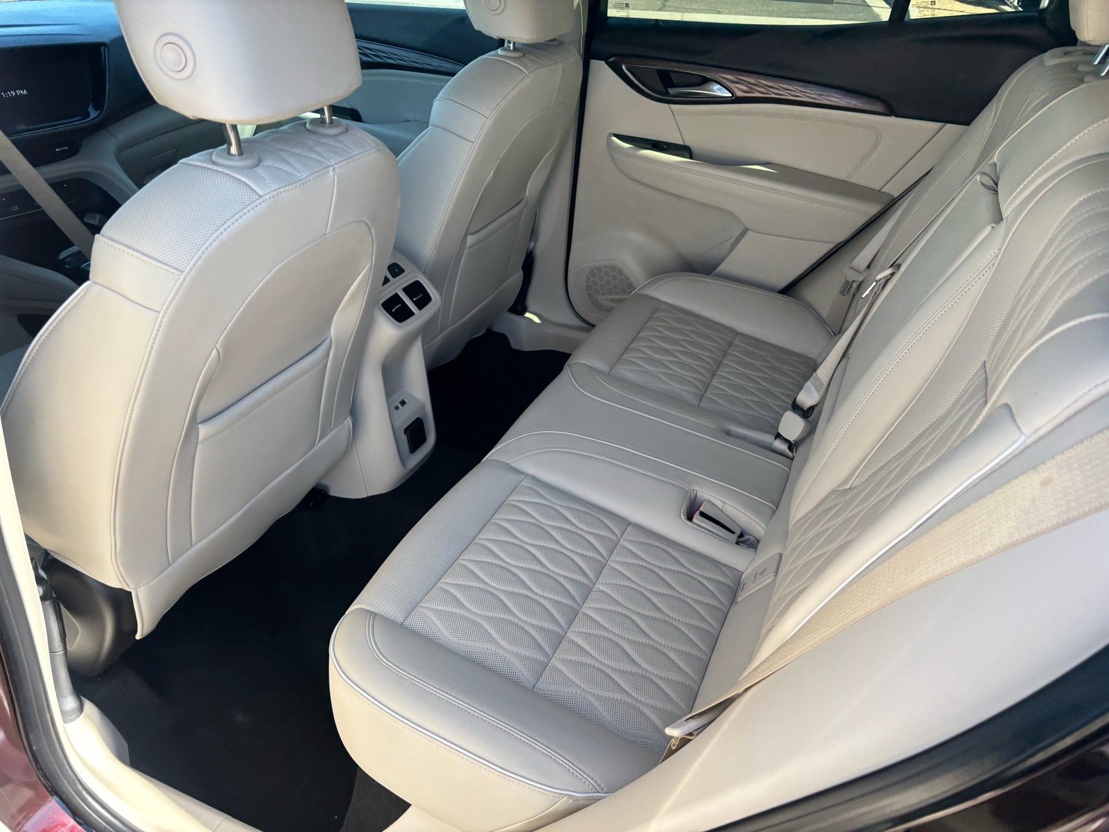 Used 2023 Buick Envision Avenir image 25