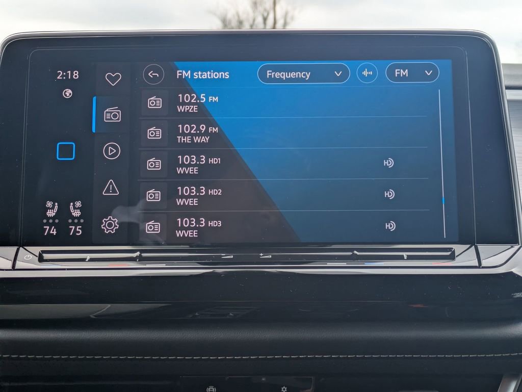 Used 2025 Volkswagen Atlas Cross Sport SE FWD image 19