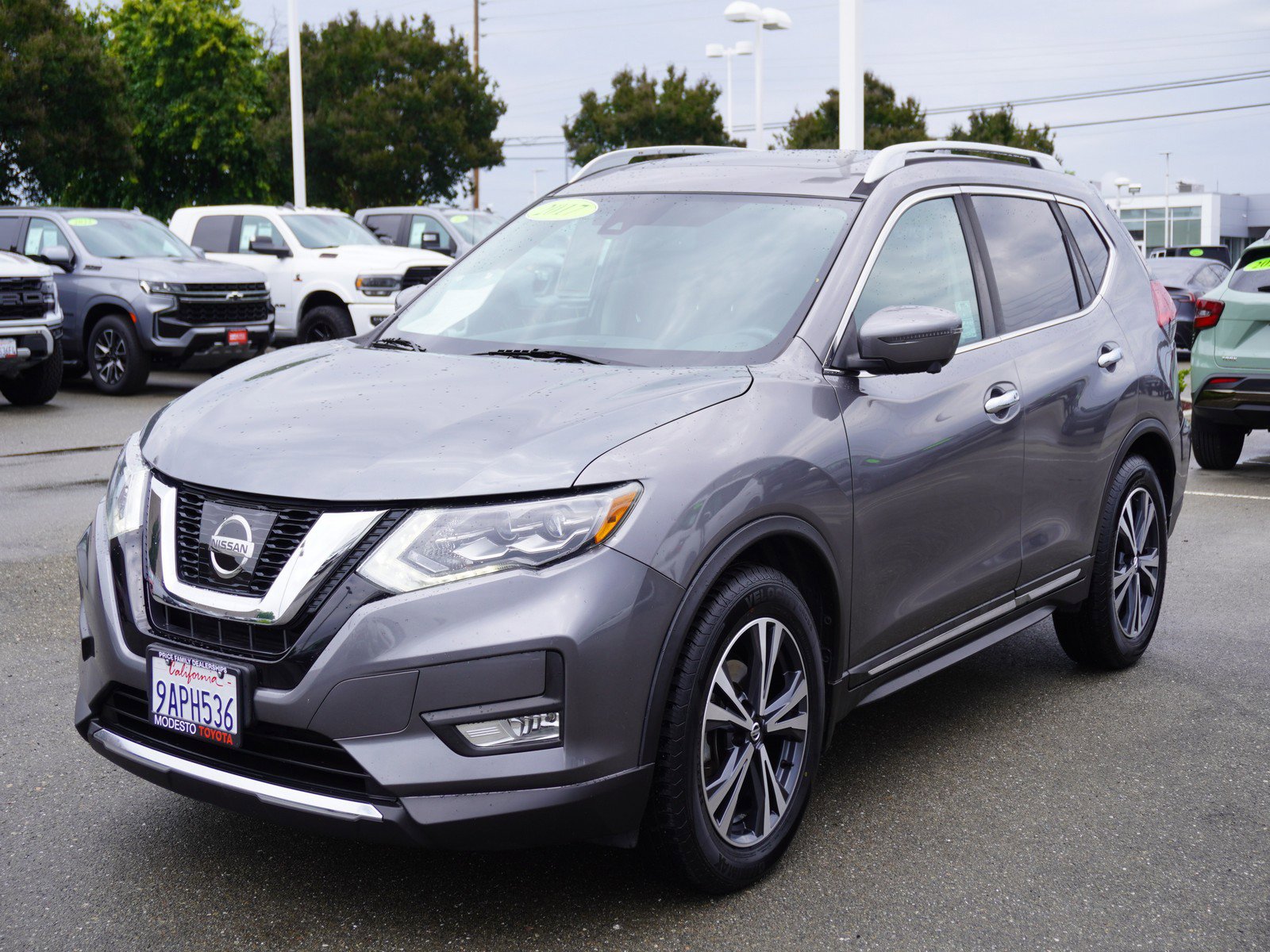 Used 2017 Nissan Rogue SL w/ SL Premium Package FWD image 5