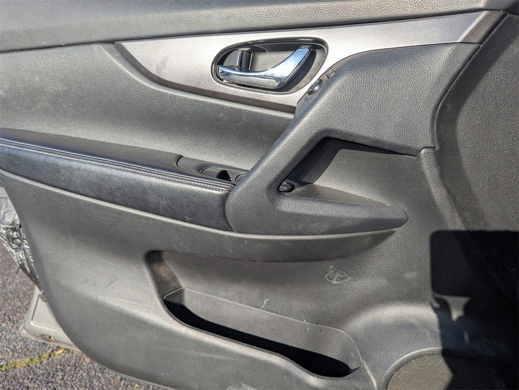 Used 2014 Nissan Rogue SV w/ SV Premium Package image 17