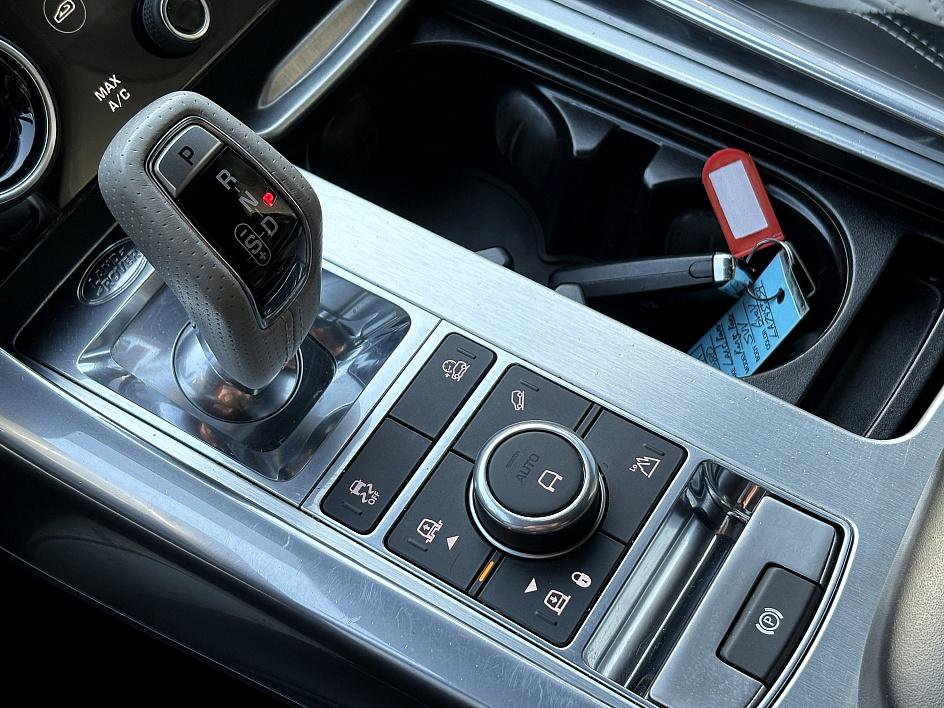 Used 2020 Land Rover Range Rover Sport SVR image 26