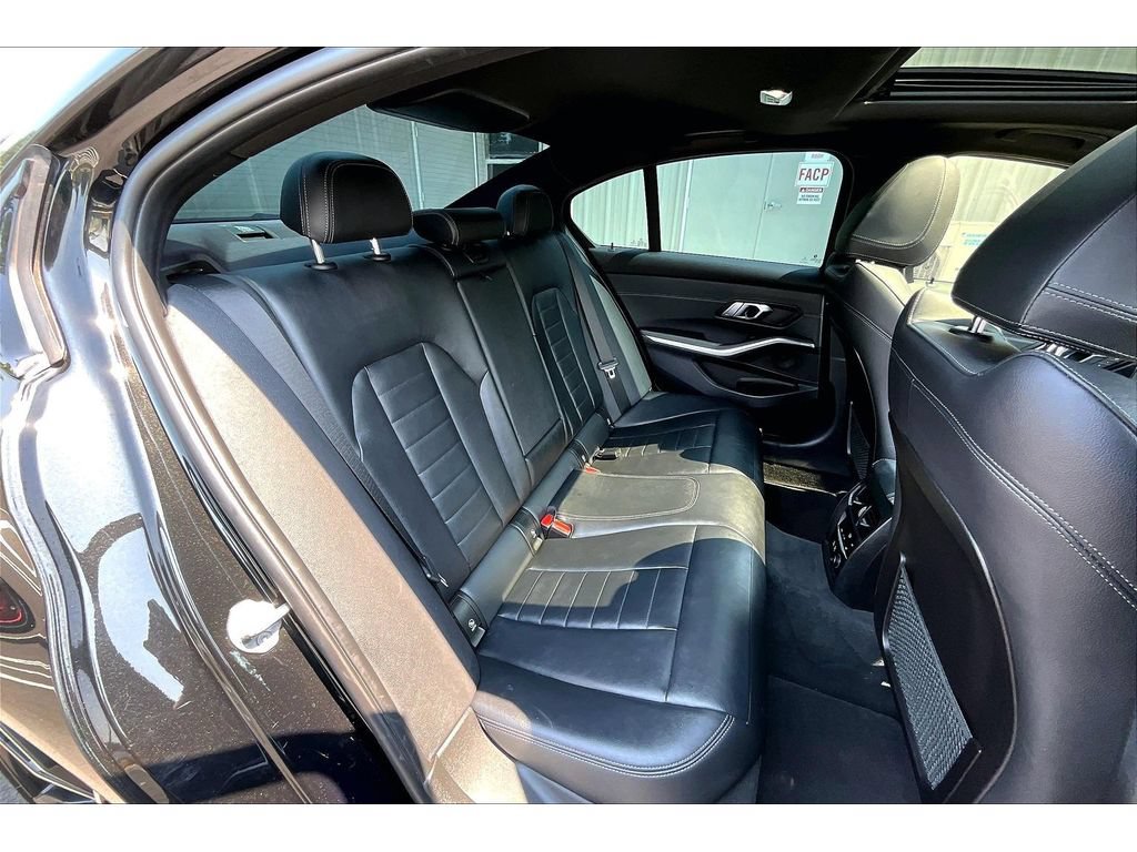 Used 2020 BMW 330i Sedan w/ M Sport Package RWD image 27