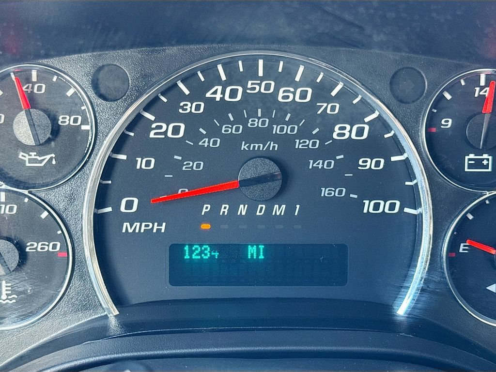 Used 2017 Chevrolet Express 3500 w/ Chrome Appearance Package RWD image 11