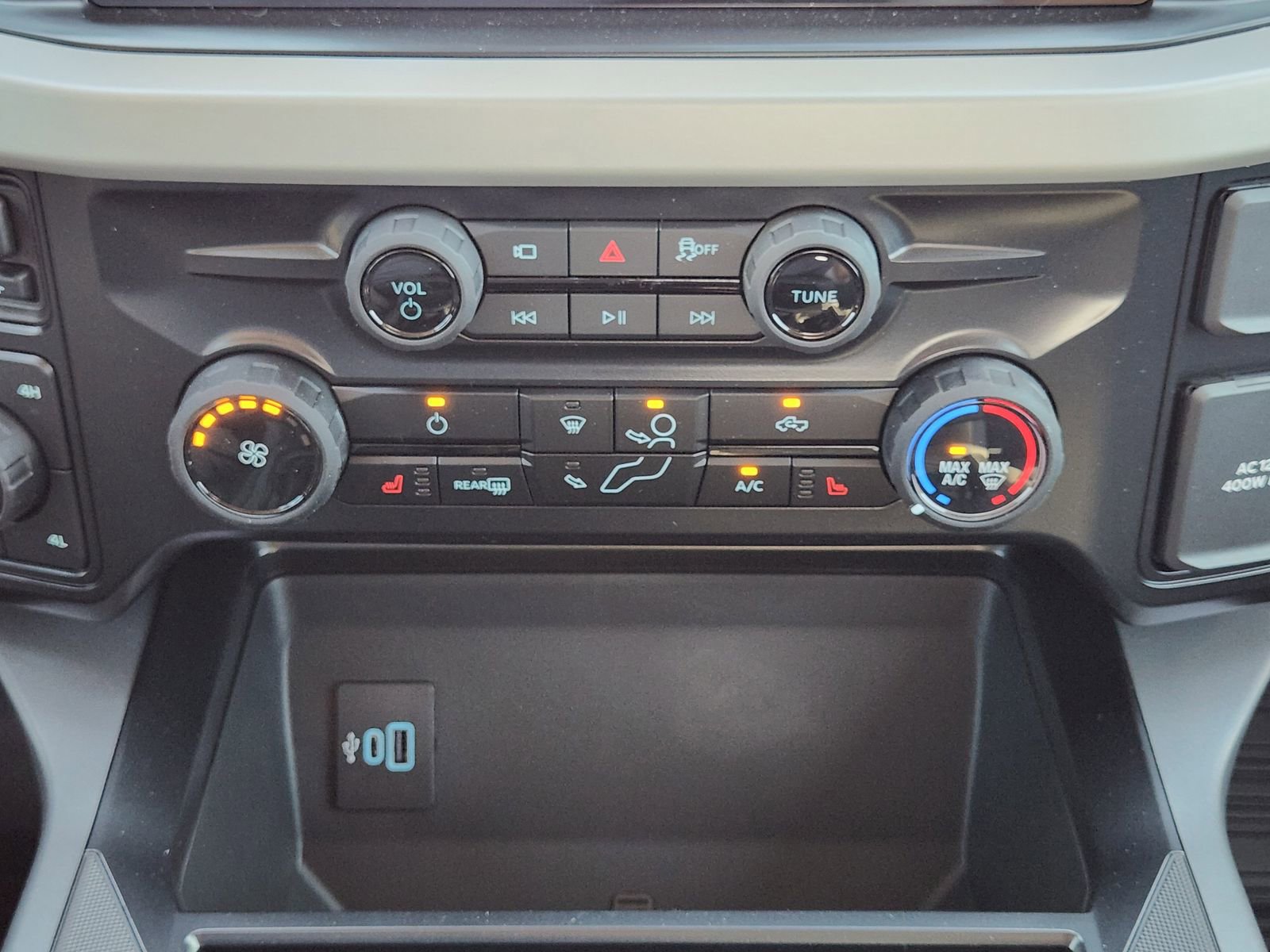 New 2026 Ford F250 XLT w/ XLT Premium Package image 19