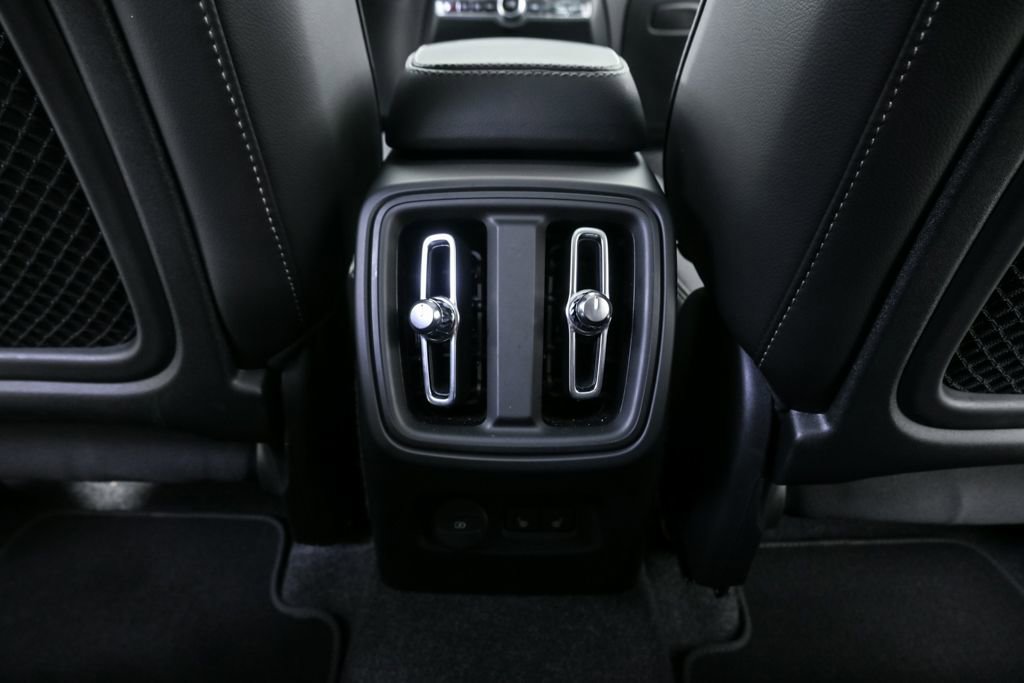 Certified 2025 Volvo XC40 B5 Plus image 20