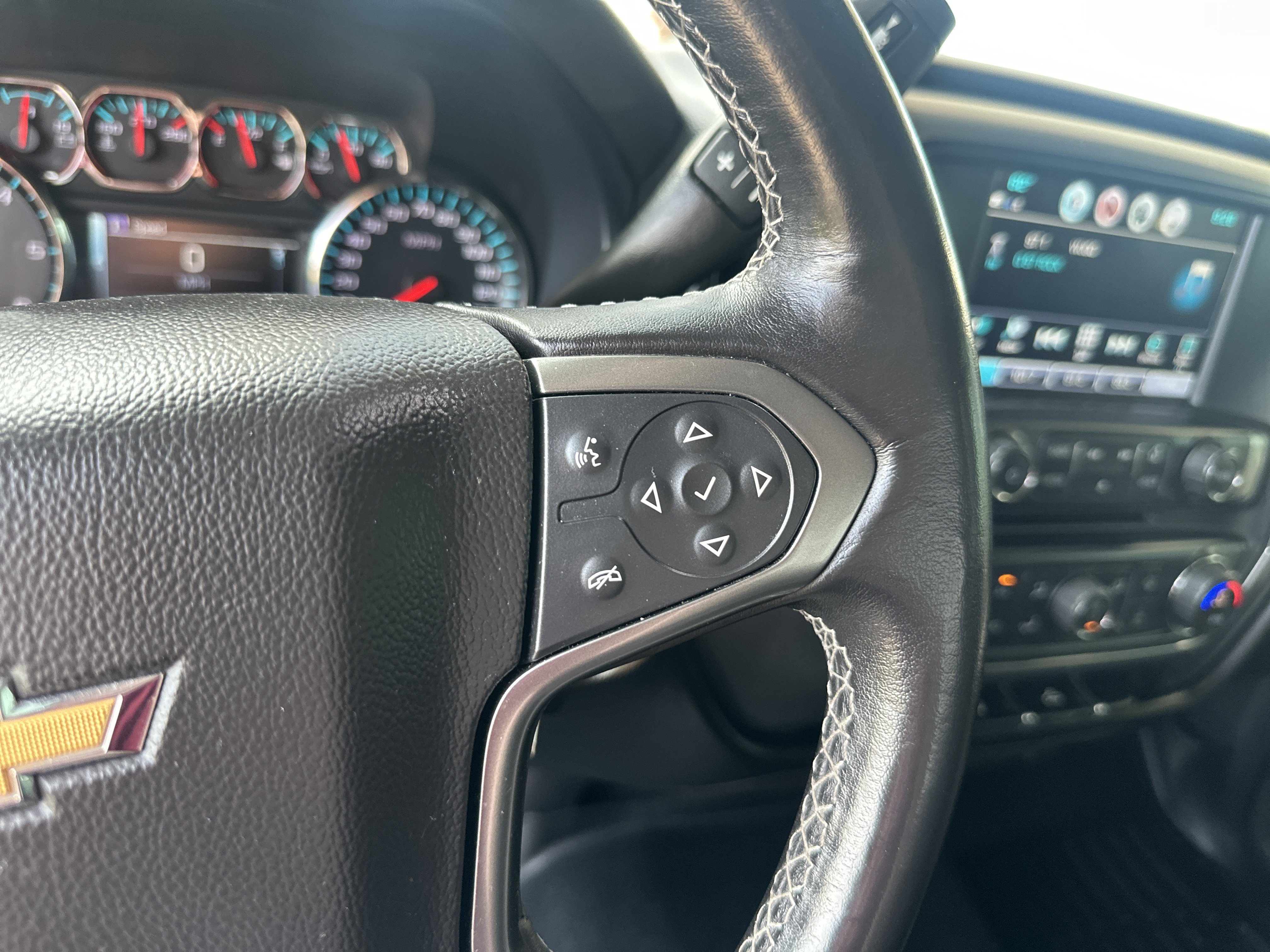 Used 2018 Chevrolet Silverado 1500 LT w/ All Star Edition AWD/4WD image 21