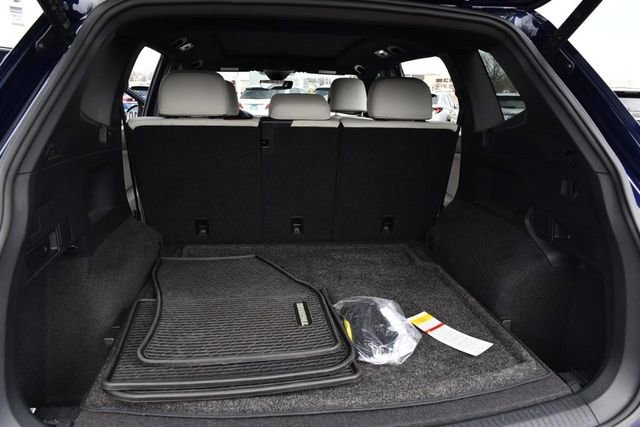 Used 2023 Volkswagen Tiguan SEL R-Line image 28
