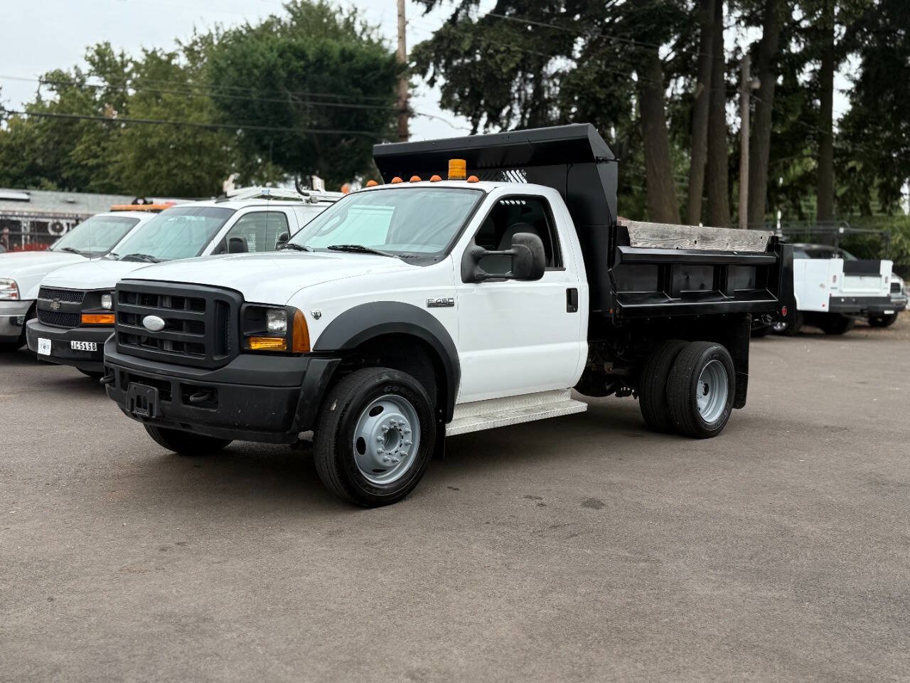 Used 2006 Ford F450 2WD Regular Cab Super Duty image 1
