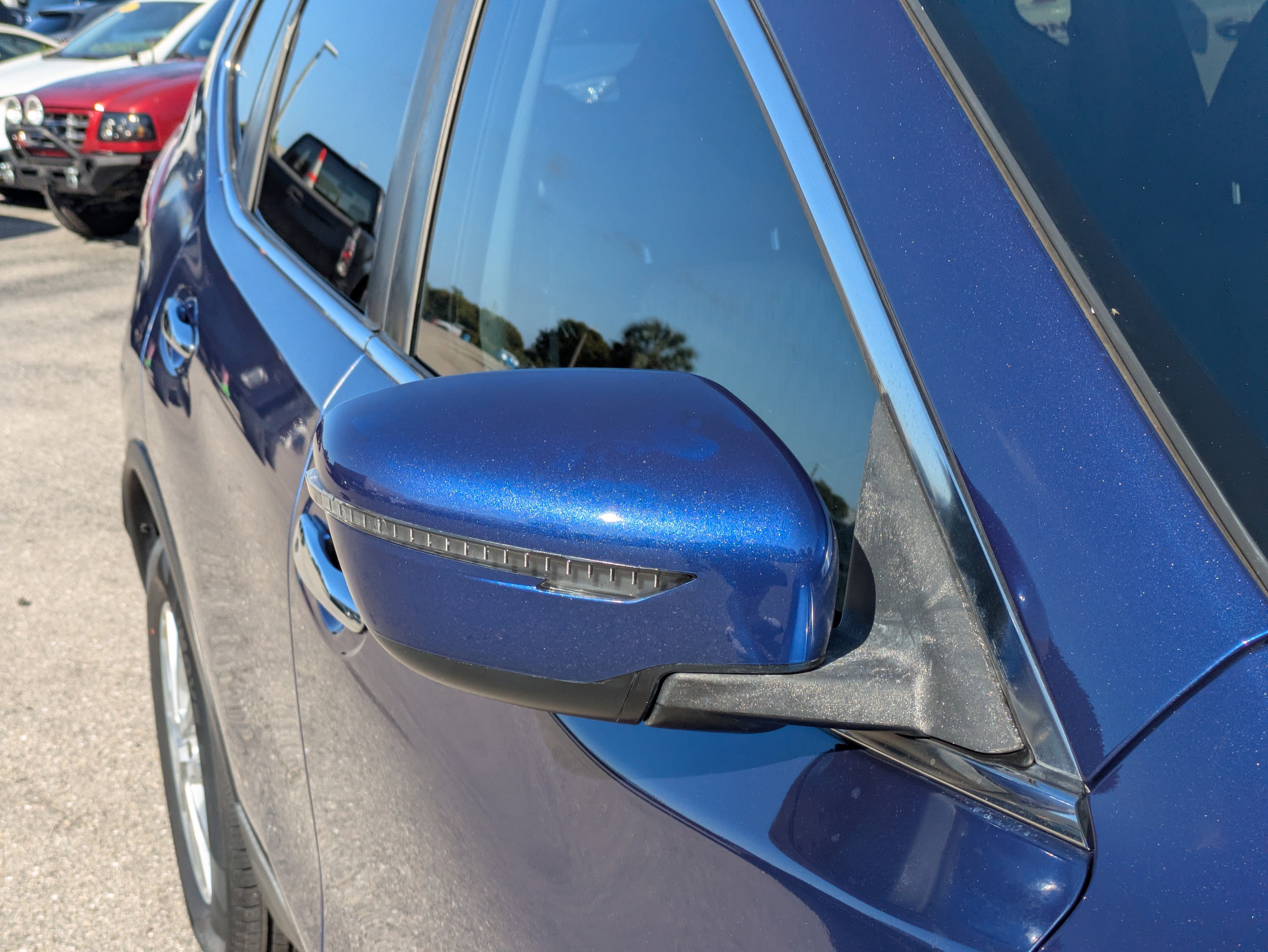 Used 2018 Nissan Rogue SV image 12