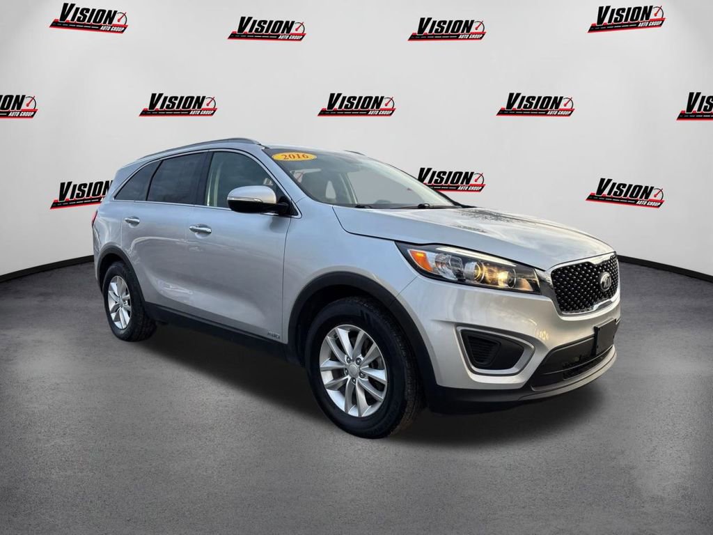 Used 2016 Kia Sorento LX image 3