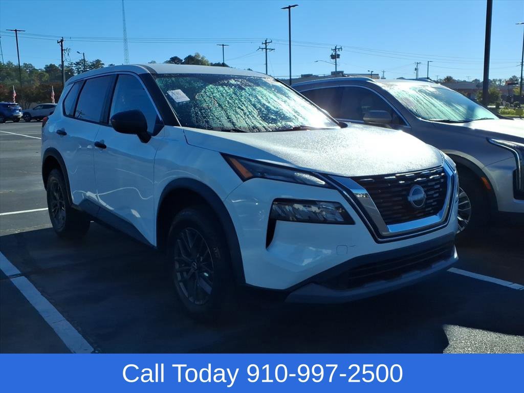 Used 2022 Nissan Rogue S FWD image 3