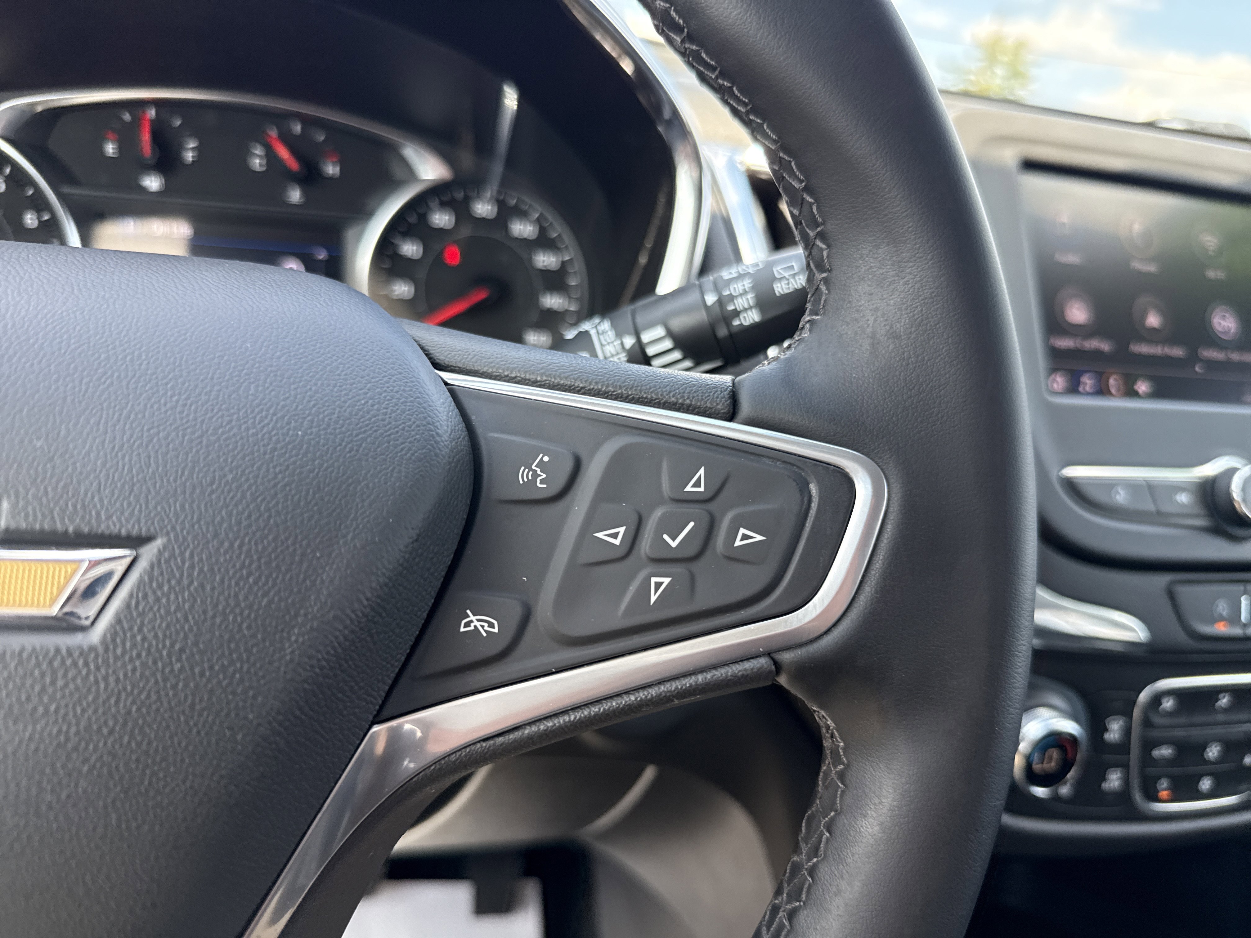Used 2023 Chevrolet Equinox LT AWD/4WD image 19
