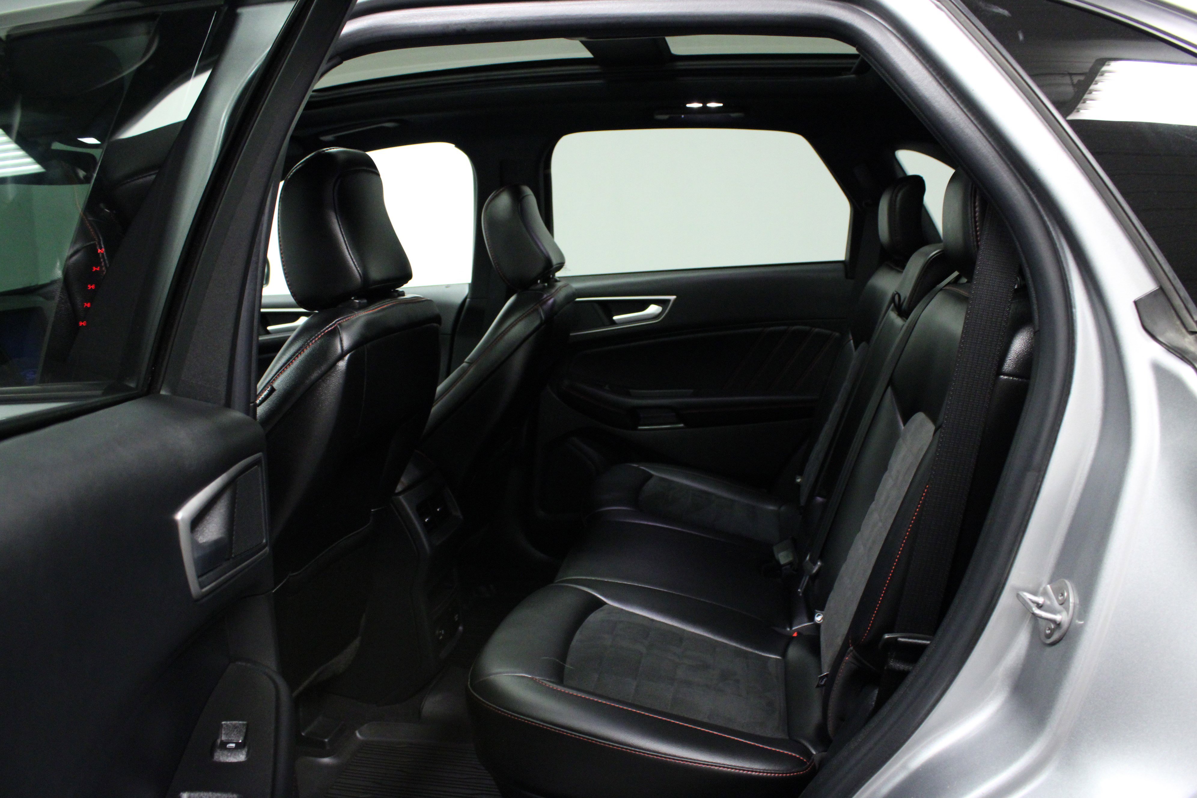 Used 2021 Ford Edge ST-Line w/ Class II Trailer Tow Package image 13