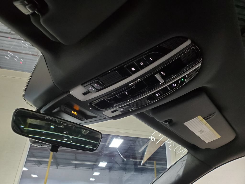 Used 2020 Porsche Cayenne AWD/4WD image 31
