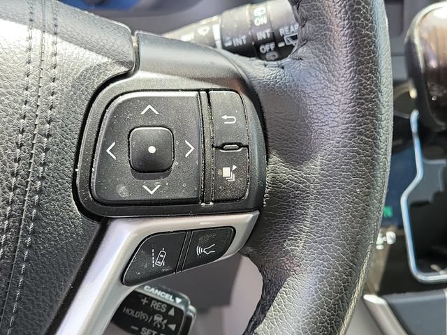 Used 2020 Toyota Sienna XLE w/ XLE Navigation Package FWD image 12