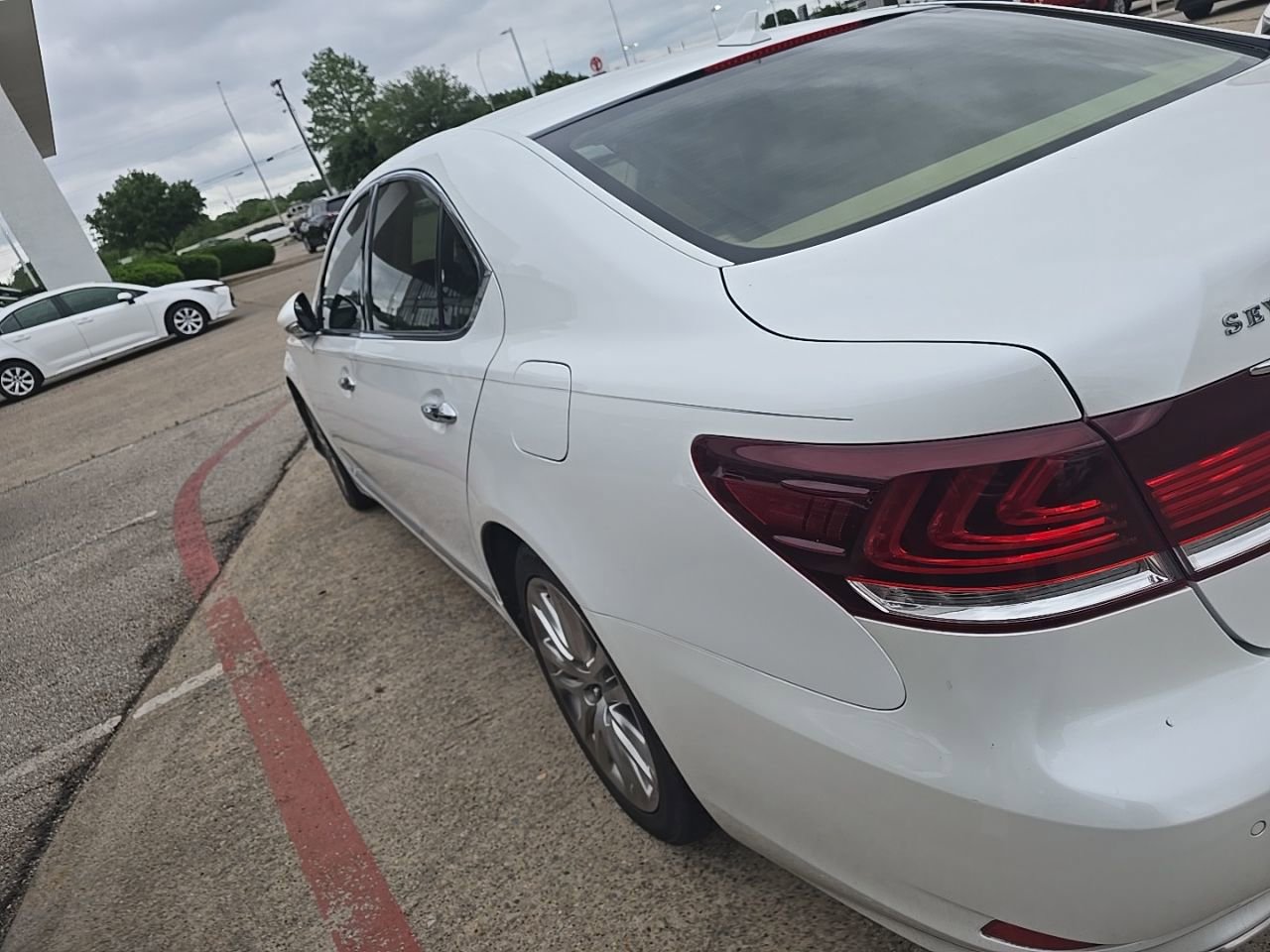 Used 2013 Lexus LS 460 w/ Comfort Pkg image 6