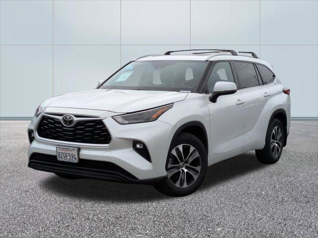 Used 2022 Toyota Highlander XLE FWD image 1