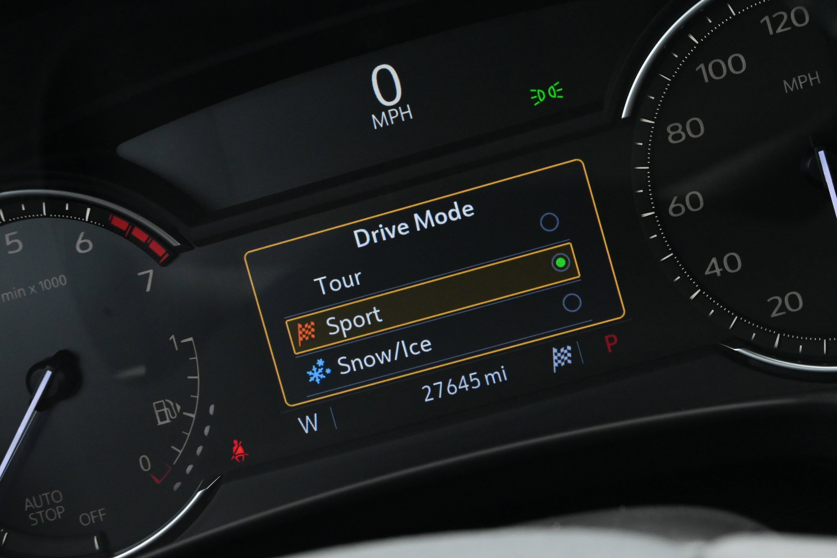 Used 2023 Cadillac XT4 Luxury w/ Cold Weather Package FWD image 25