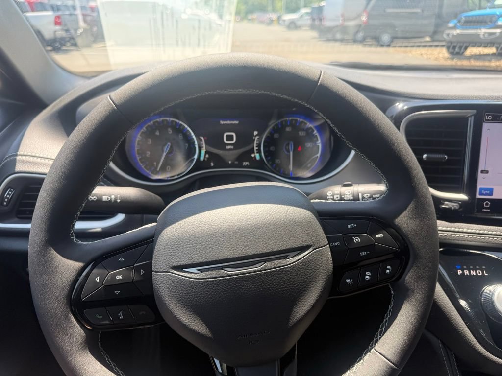 New 2027 Chrysler Pacifica Limited w/ Family Tech Group FWD image 19