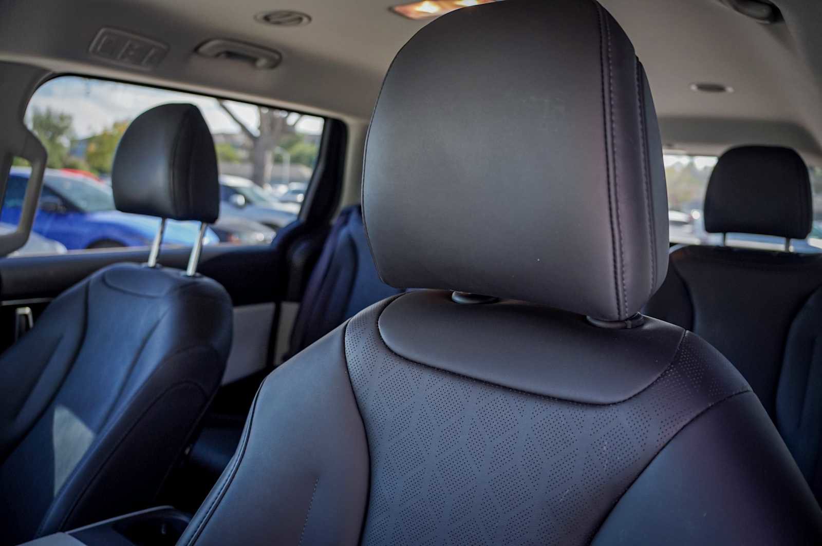 Certified 2024 Kia Carnival LX image 12