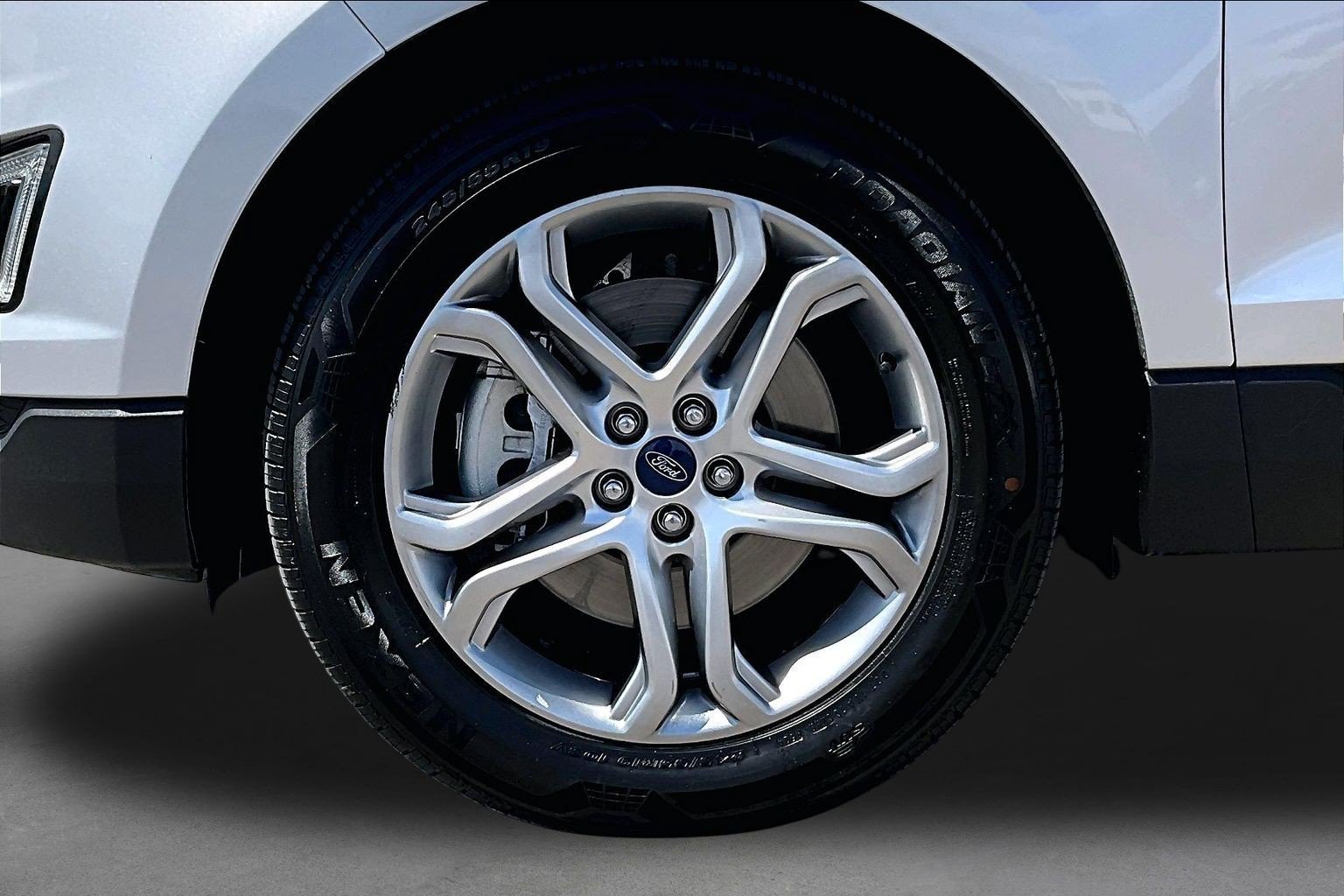 Used 2017 Ford Edge Titanium AWD/4WD image 8