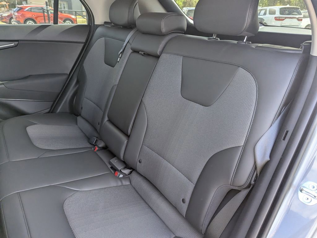 Used 2025 Kia Niro EX Touring image 13