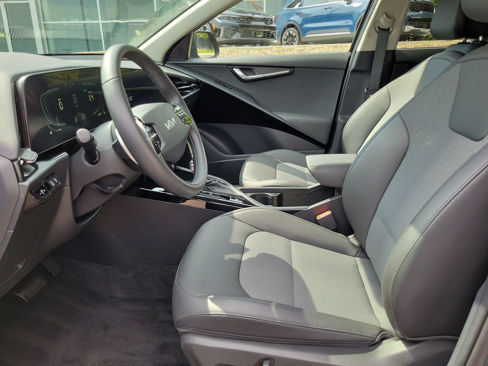 Certified 2024 Kia Niro EX FWD image 9