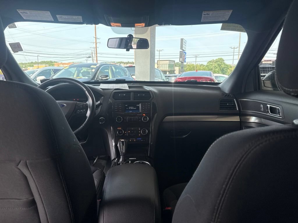 Used 2018 Ford Explorer XLT AWD/4WD image 15