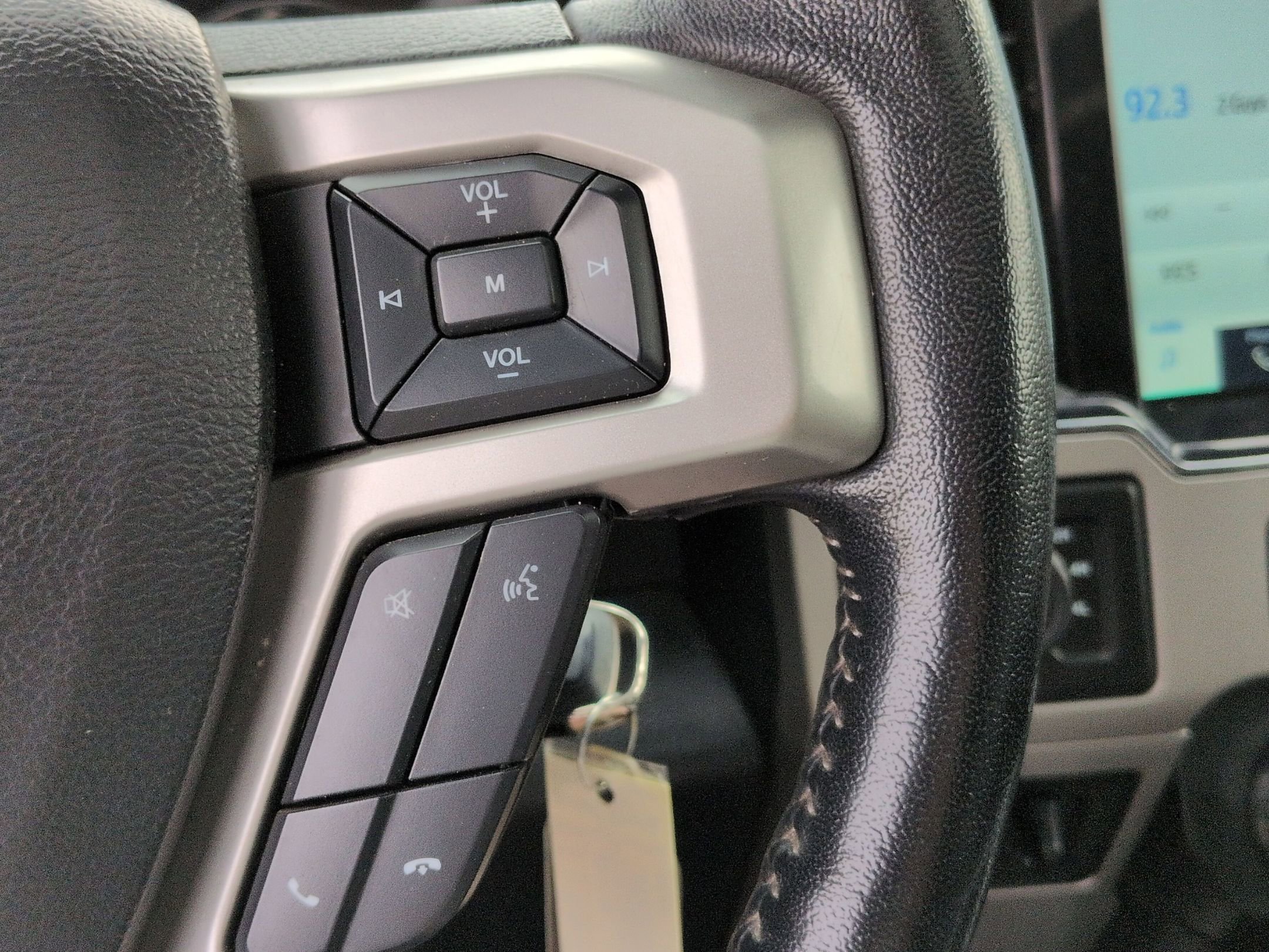 Certified 2022 Ford F350 Lariat w/ Black Appearance Package image 18