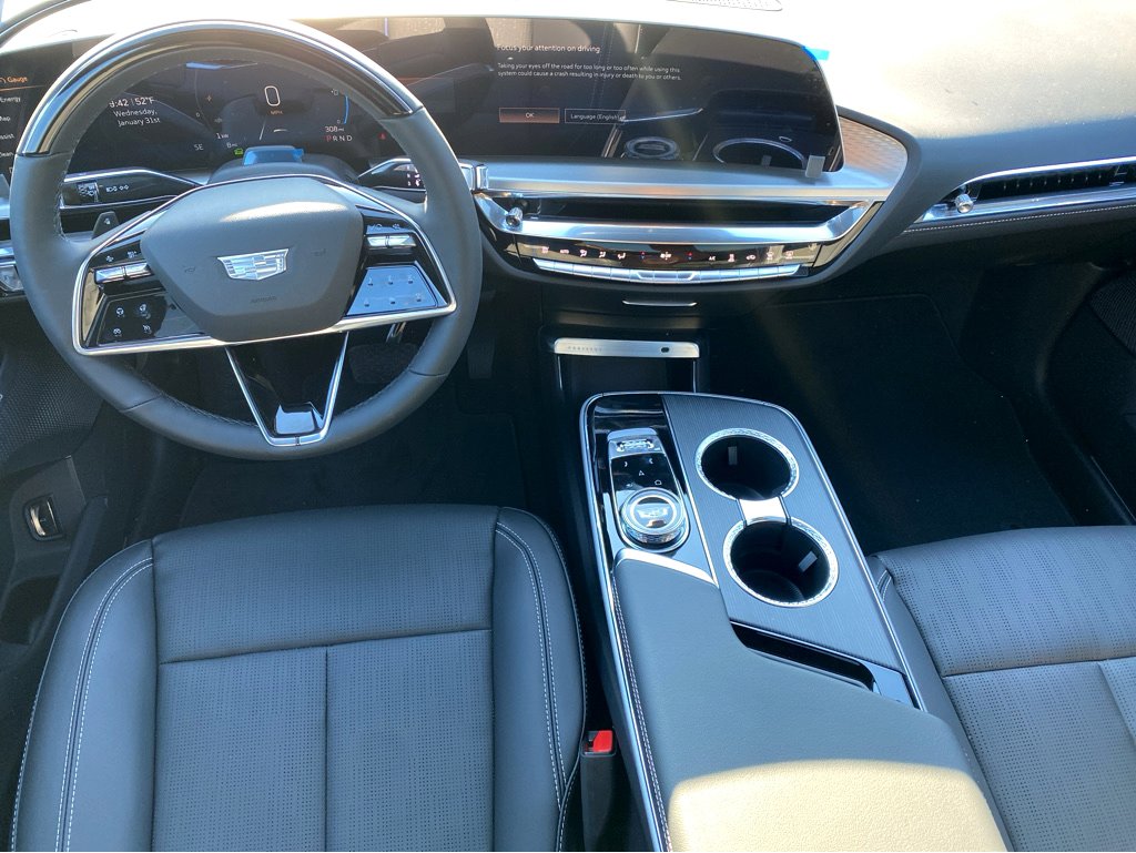 New 2024 Cadillac Lyriq Luxury image 2