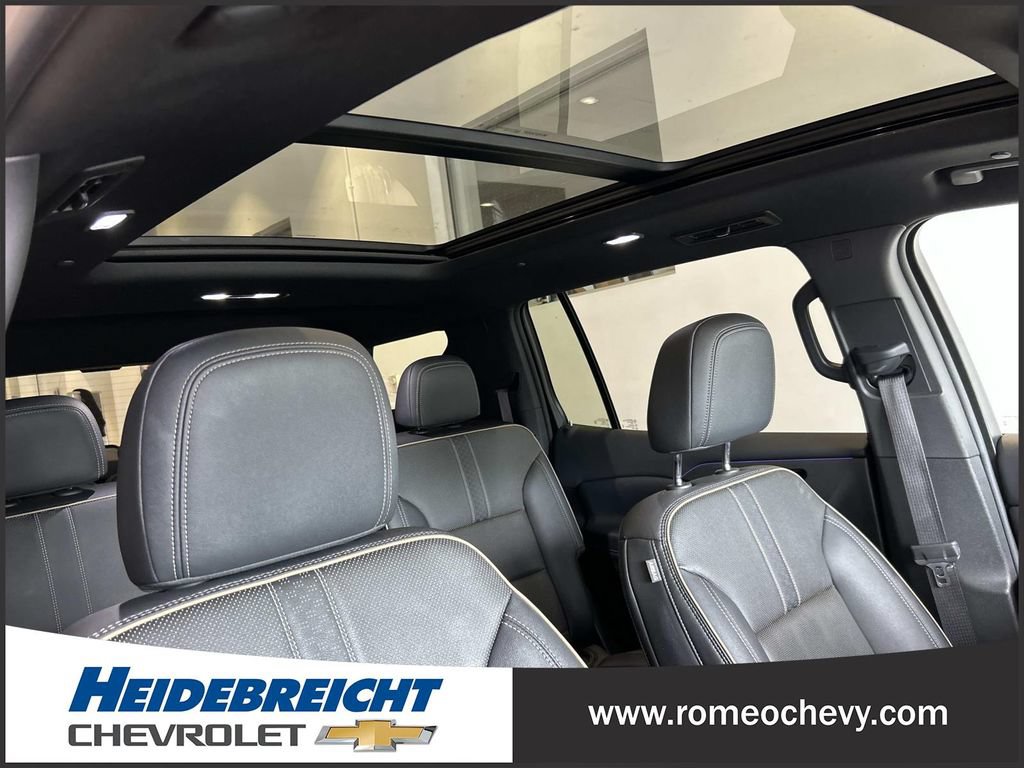 Used 2025 Chevrolet Traverse High Country w/ LPO, Floor Liner Package AWD/4WD image 35