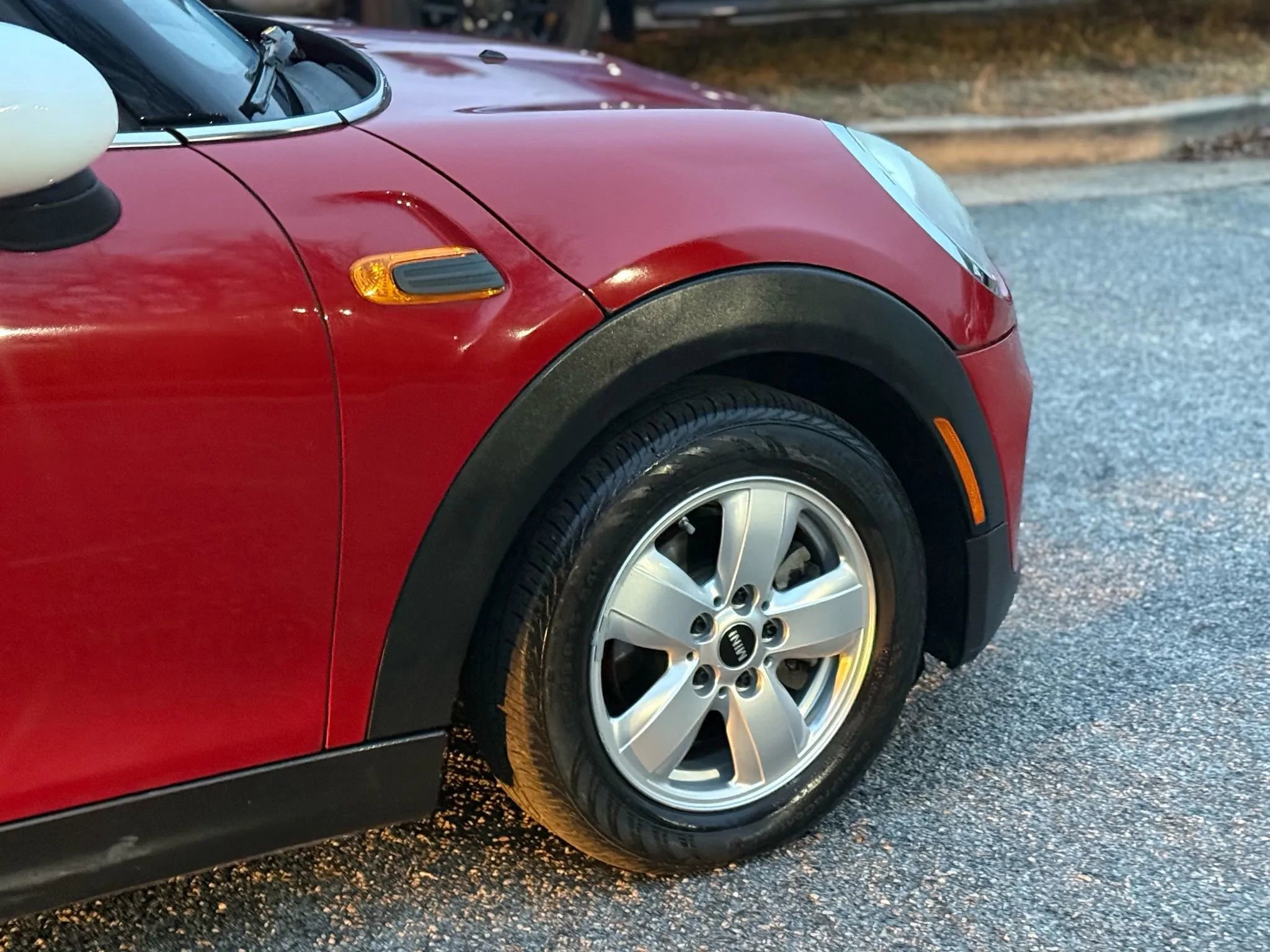 Used 2015 MINI Cooper 4-Door Hardtop image 9