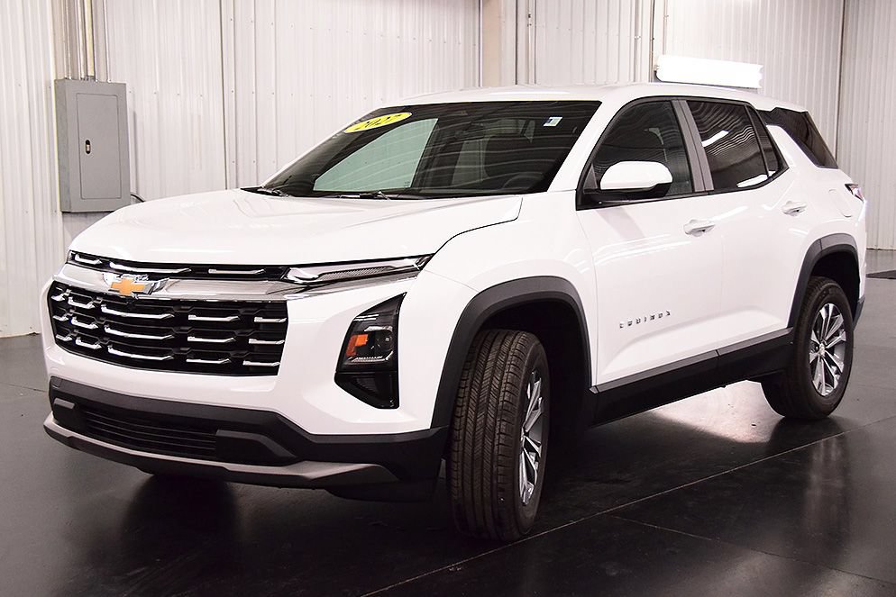 New 2027 Chevrolet Equinox LT AWD/4WD image 3