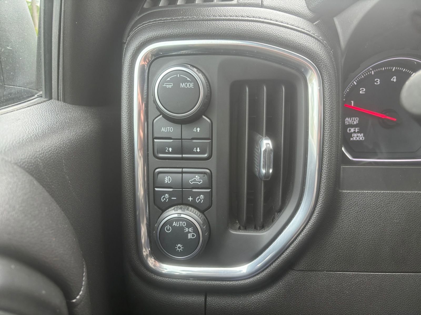 Used 2021 Chevrolet Silverado 1500 RST w/ Convenience Package II AWD/4WD image 21