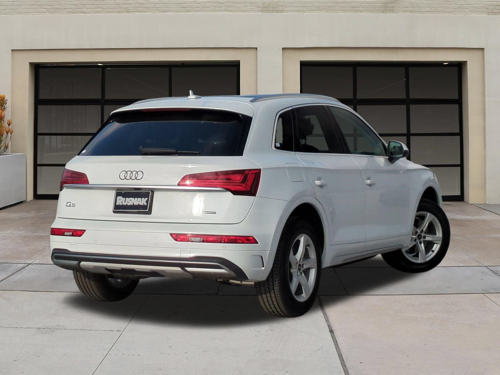 Used 2023 Audi Q5 Premium w/ Convenience Package AWD/4WD image 4