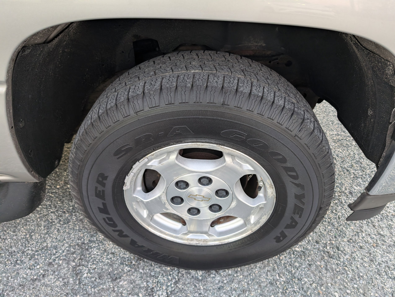 Used 2006 Chevrolet Suburban LS w/ Smart Select Package image 4