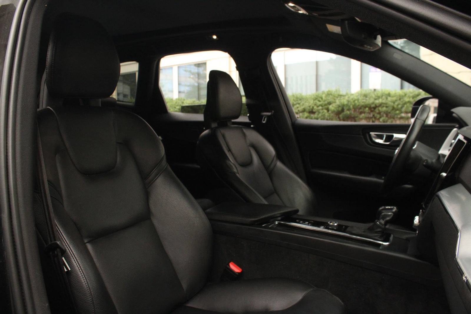Used 2018 Volvo XC60 T6 Momentum w/ Convenience Package AWD/4WD image 26