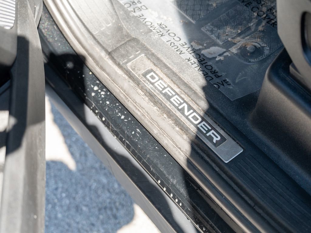 Used 2023 Land Rover Defender 110 X-Dynamic SE image 17