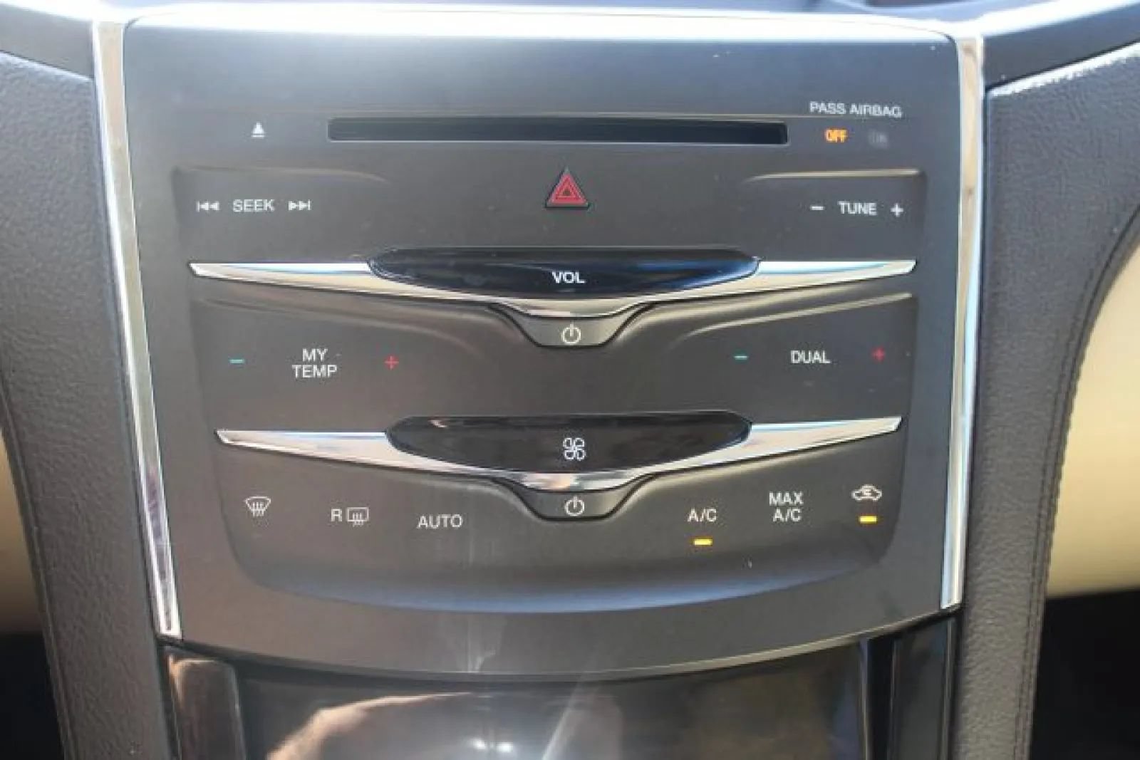 Used 2014 Lincoln MKS w/ Equipment Group 101A FWD image 17