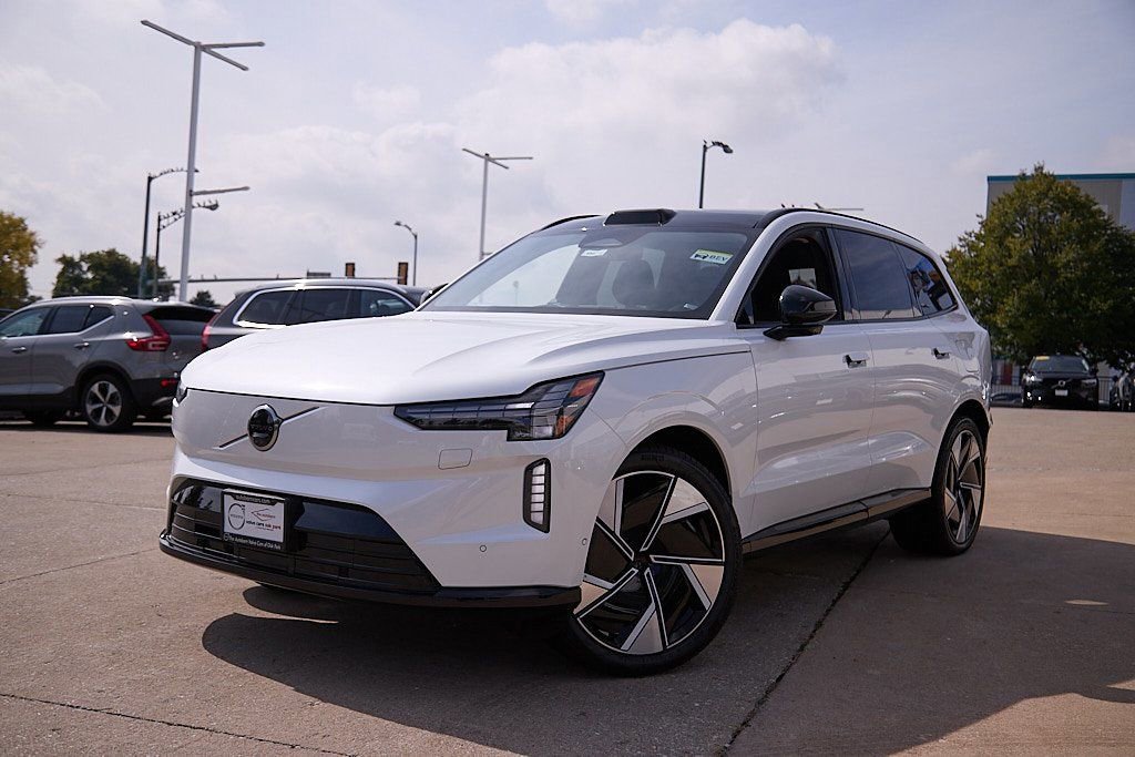 New 2025 Volvo EX90 Ultra