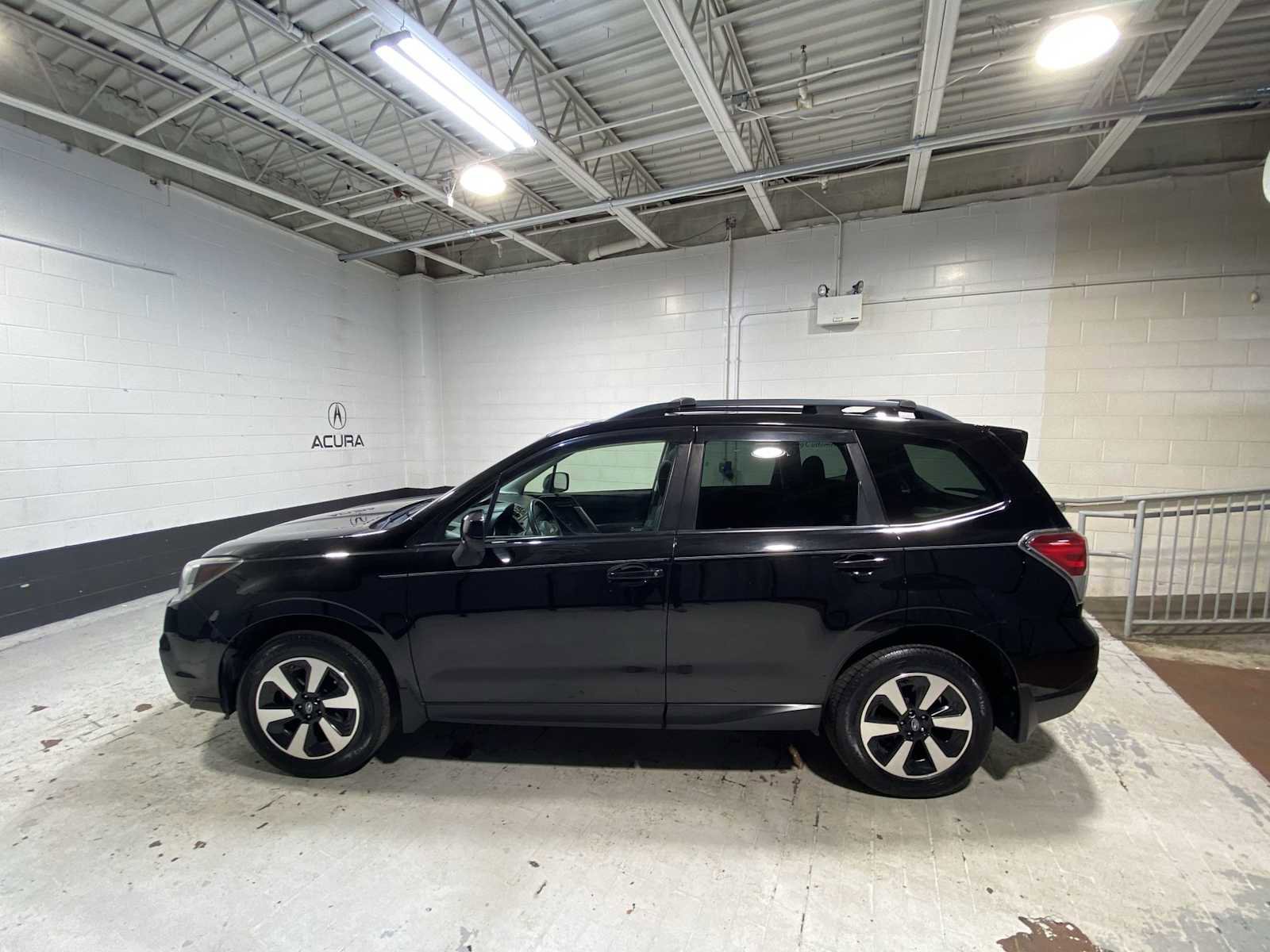Used 2018 Subaru Forester 2.5i Premium w/ All-Weather Package AWD/4WD image 3